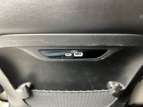 Used 2023 Chrysler Pacifica Touring-L image 11