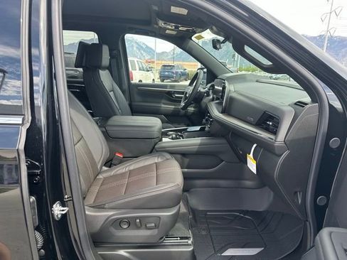 New 2026 Chevrolet Suburban High Country AWD/4WD image 18