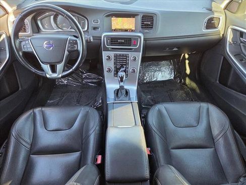 Used 2018 Volvo V60 T5 Cross Country Platinum image 18