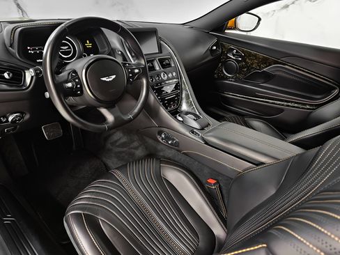 Used 2017 Aston Martin DB11 V12 RWD image 20