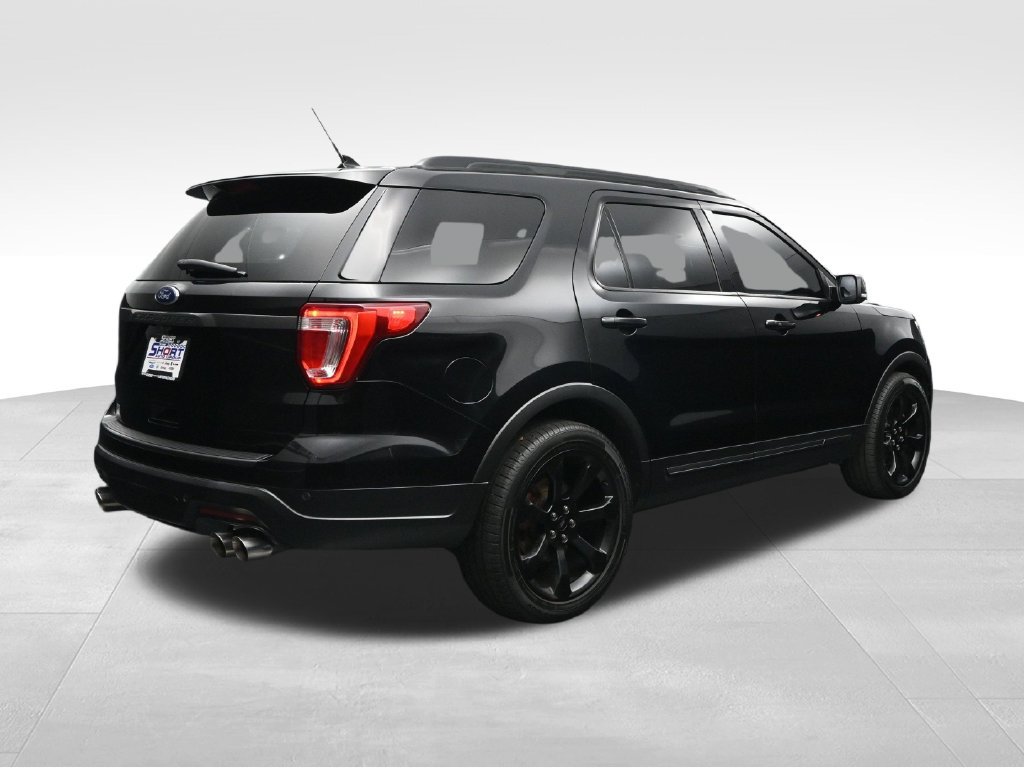Used 2018 Ford Explorer XLT w/ XLT Appearance Package AWD/4WD image 5