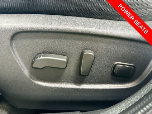 Used 2017 Nissan Rogue SV AWD/4WD image 32