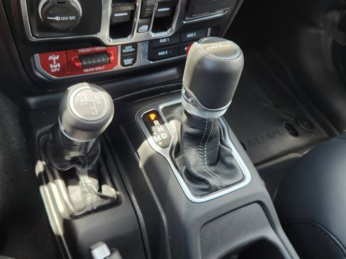 Used 2024 Jeep Gladiator Rubicon AWD/4WD image 22