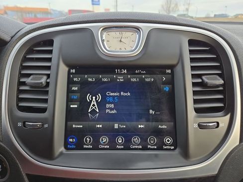 Used 2019 Chrysler 300 Limited image 25