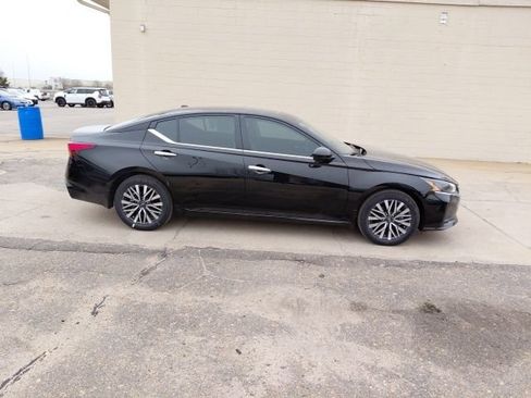 New 2025 Nissan Altima 2.5 SV w/ SV Premium Package FWD image 2