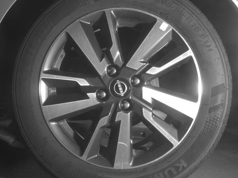 Used 2025 Nissan Versa SV image 14