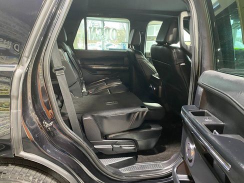 Used 2021 Ford Expedition XLT image 7