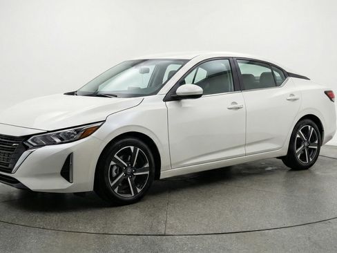 Used 2025 Nissan Sentra SV image 3