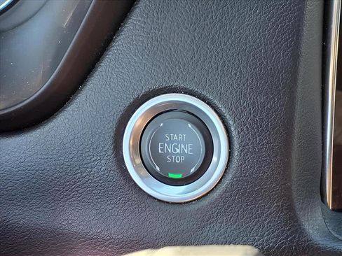 Used 2019 Cadillac XT4 Premium Luxury image 23