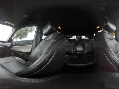 Used 2025 Jeep Compass Limited image 42