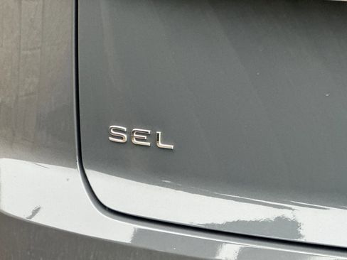 Used 2024 Volkswagen Atlas Cross Sport SEL R-Line image 27