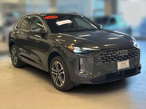 Used 2025 Audi Q5 Premium w/ Convenience Package image 3