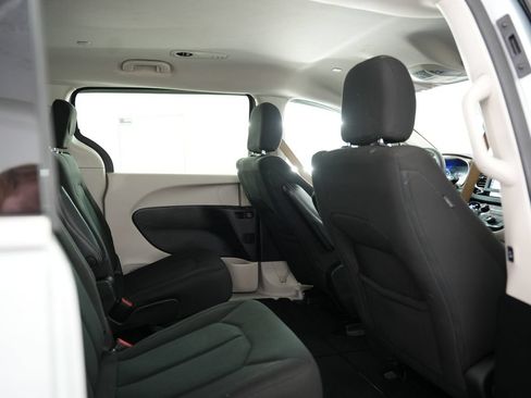 Used 2022 Chrysler Voyager LX FWD image 34