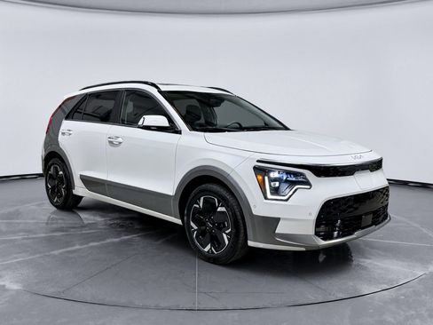 Used 2024 Kia Niro Wave w/ Wave Preserve Package FWD image 4
