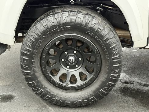 Used 2021 Toyota Tacoma TRD Sport image 14