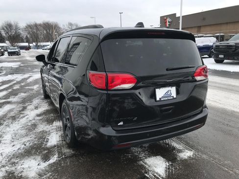 Used 2018 Chrysler Pacifica Touring-L w/ Premium Audio Group image 24