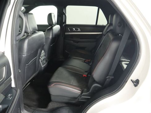 Used 2019 Ford Explorer XLT w/ Equipment Group 202A image 21