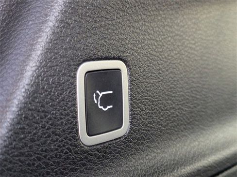 Used 2021 Chrysler Pacifica Touring w/ S Appearance Package image 37