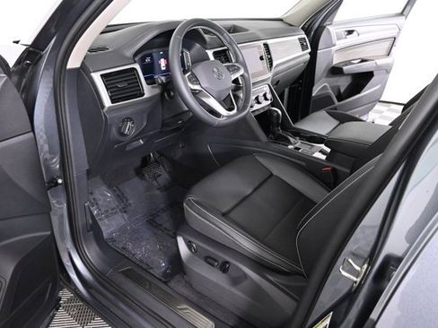 Certified 2023 Volkswagen Atlas SE w/ Panoramic Sunroof Package image 18