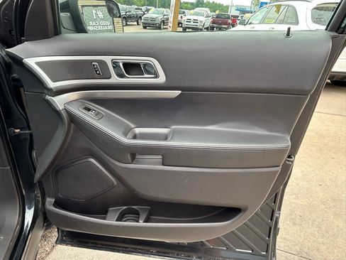 Used 2014 Ford Explorer XLT w/ Equipment Group 202A AWD/4WD image 19