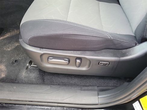 Used 2023 Toyota Tacoma TRD Off-Road image 14