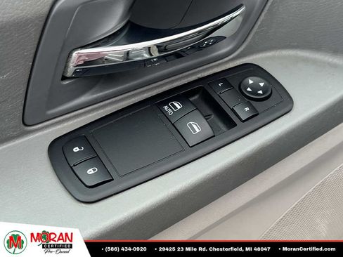 Used 2009 Chrysler Town & Country LX FWD image 16
