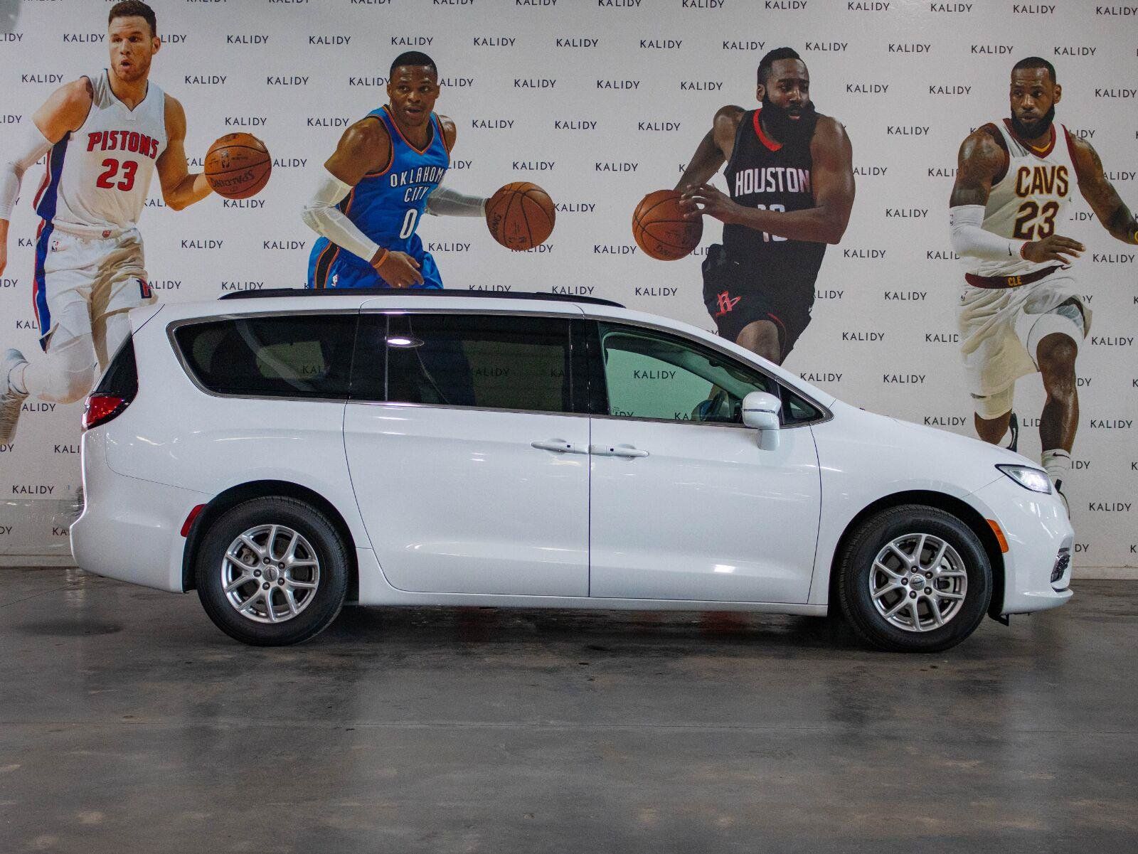 Used 2022 Chrysler Pacifica Touring-L FWD image 17