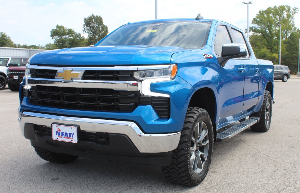 Used 2024 Chevrolet Silverado 1500 LT w/ Z71 Off-Road Package AWD/4WD image 4