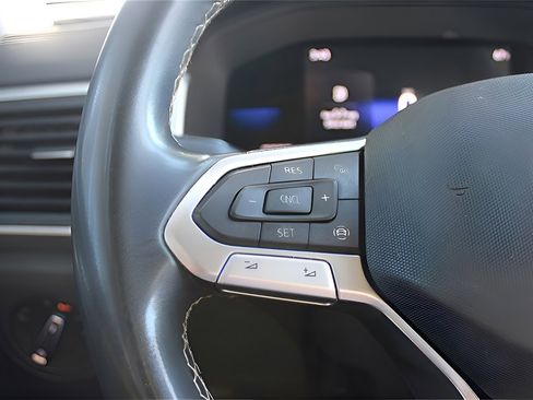 Used 2023 Volkswagen Atlas SE image 15