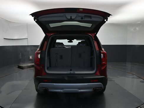 Used 2023 GMC Acadia SLT image 11