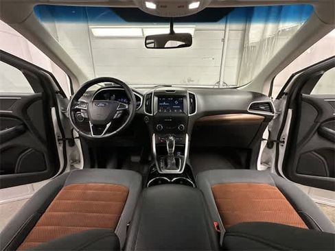 Used 2018 Ford Edge SEL image 19