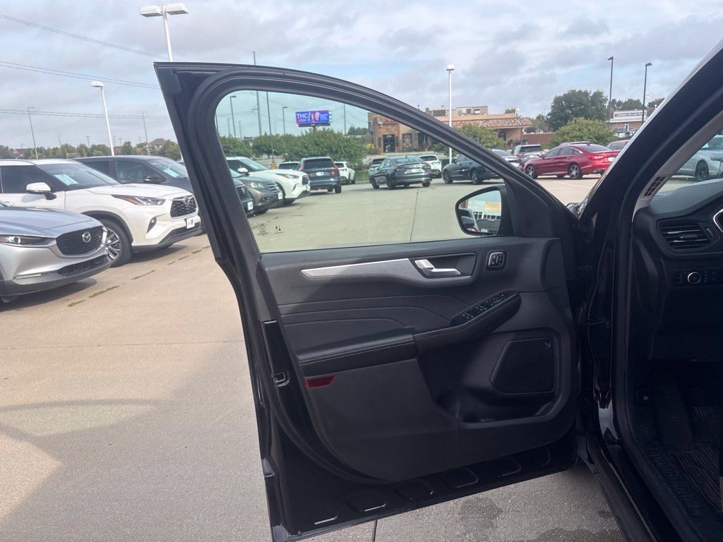 Used 2024 Ford Escape Platinum w/ Premium Technology Package AWD/4WD image 10