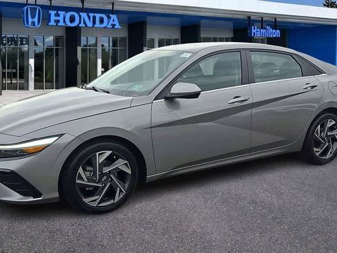 Used 2024 Hyundai Elantra SEL w/ Convenience Package FWD image 4