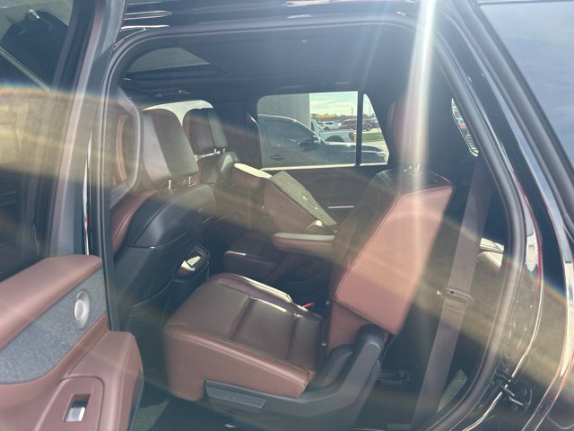 Used 2025 Lincoln Navigator Reserve AWD/4WD image 7