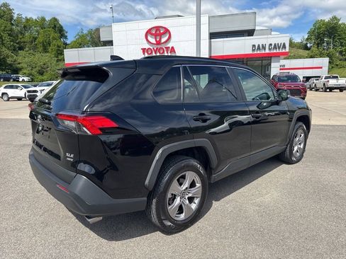 Used 2025 Toyota RAV4 XLE AWD/4WD image 15