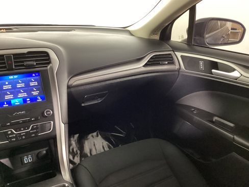Used 2020 Ford Fusion SE image 15