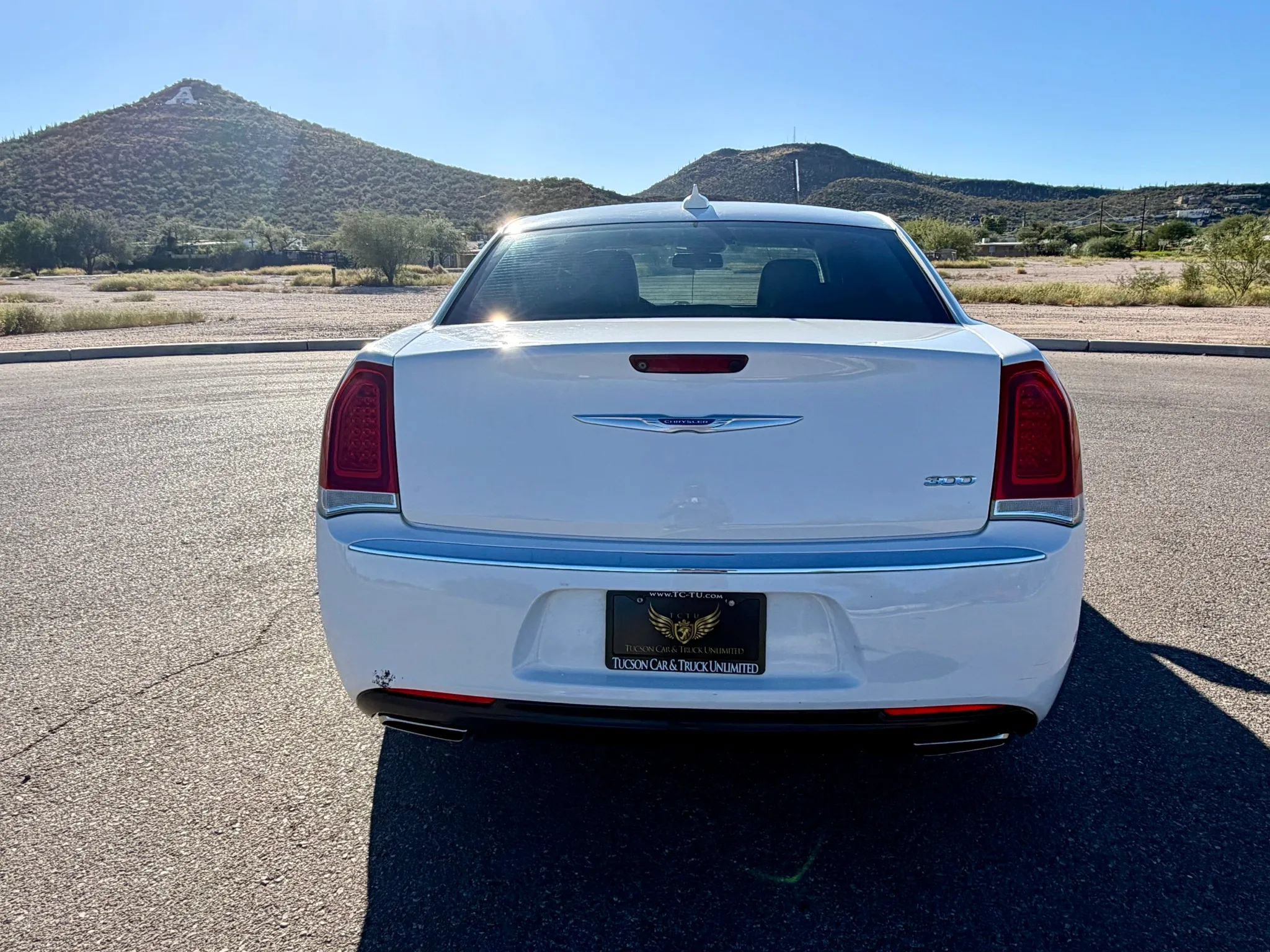 Used 2018 Chrysler 300 Touring L RWD image 6
