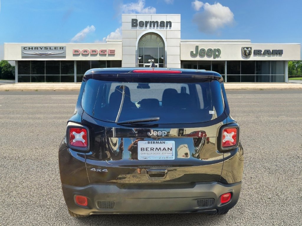Certified 2023 Jeep Renegade Latitude AWD/4WD image 8