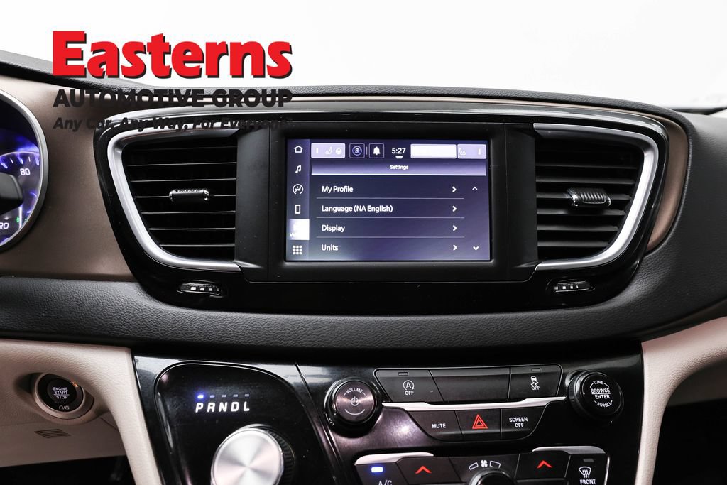 Used 2022 Chrysler Voyager LX FWD image 13