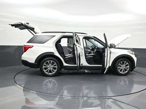 Used 2022 Ford Explorer XLT w/ Equipment Group 202A image 34