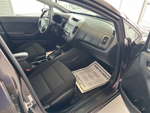 Used 2017 Kia Forte LX image 15