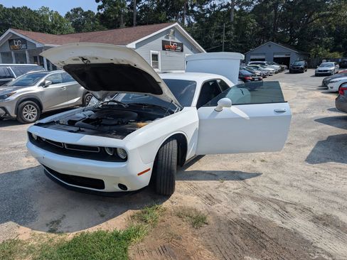 Used 2019 Dodge Challenger SXT RWD image 12