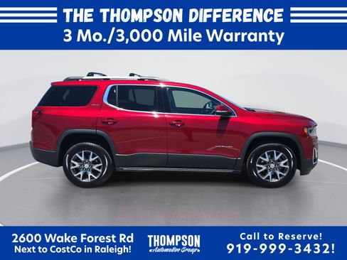 Used 2022 GMC Acadia SLT w/ Technology Package AWD/4WD image 2