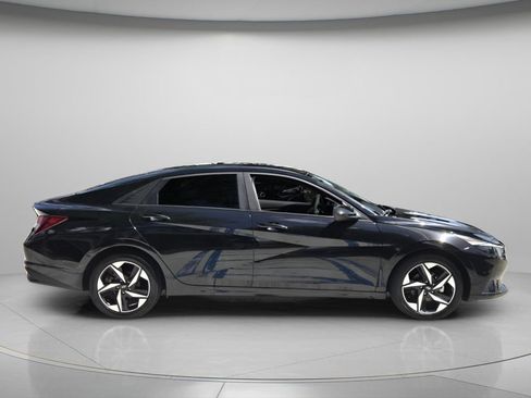 Used 2023 Hyundai Elantra SEL w/ Convenience Package FWD image 3