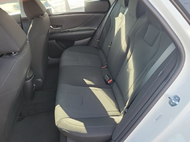 Used 2026 Hyundai Elantra SE FWD image 24