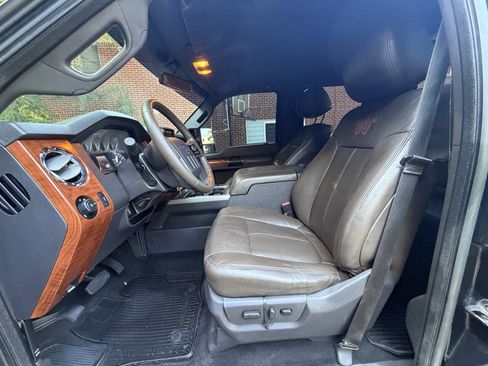Used 2015 Ford F250 King Ranch w/ FX4 Off-Road Package AWD/4WD image 4