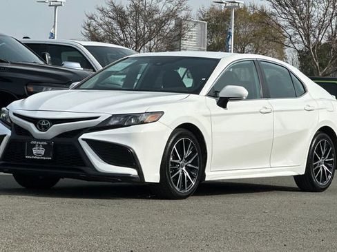 Used 2023 Toyota Camry SE image 8