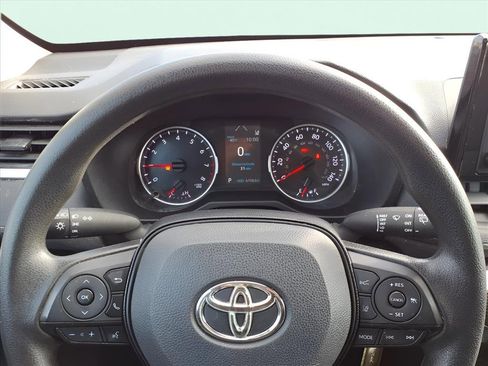 Used 2021 Toyota RAV4 LE image 9