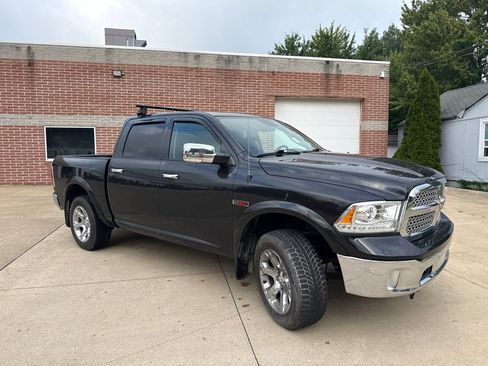 Used 2016 RAM 1500 Laramie w/ Convenience Group AWD/4WD image 3