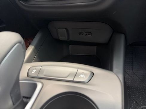 Used 2026 Chevrolet Trax LS w/ LS Convenience Package FWD image 19